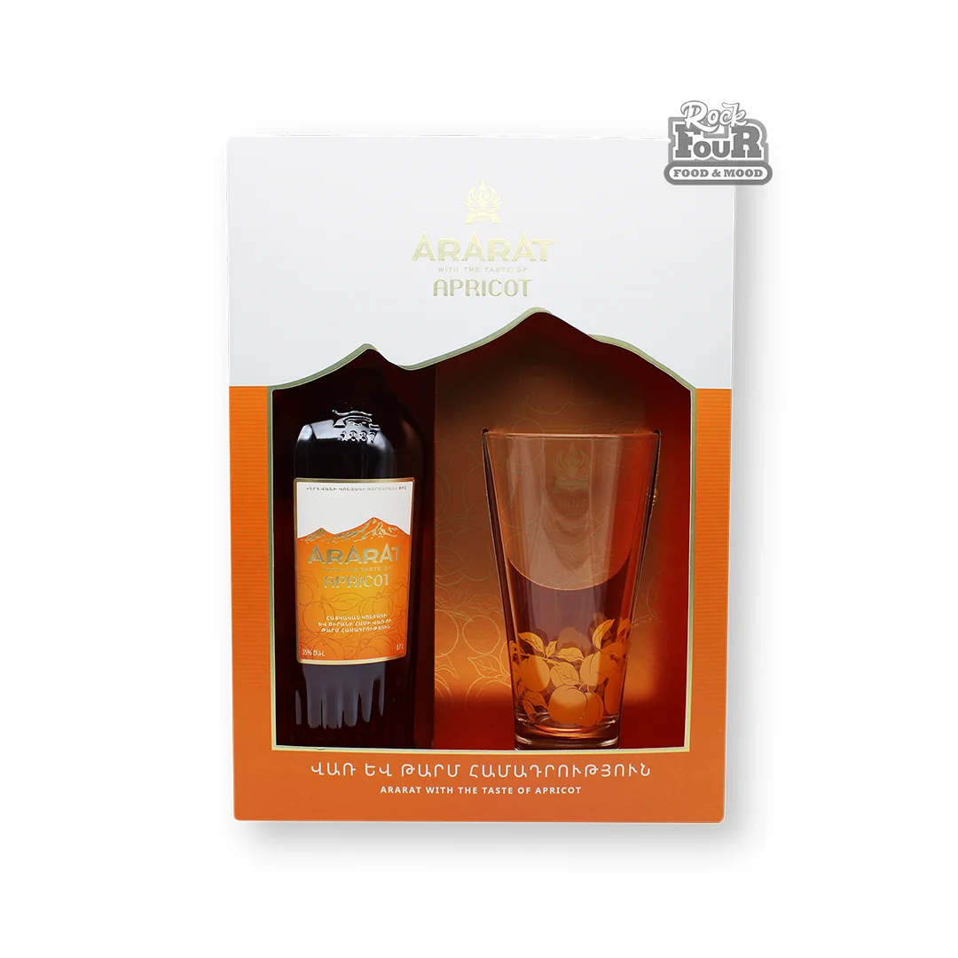 Alcoholic drink based on cognac "Ararat Apricot" 700 ml + 1 glass